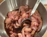 A picture of step 3 of Chicken breast stir fry with chilli, soysauce, black vinegar, Chinese style.