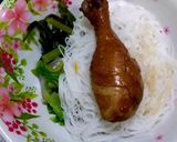 รูปขั้นตอนการทำที่ 6 ของ เส้นหมี่หุ่นต้มยำน่องไก่