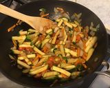 Une image de l'étape 12 de Soupe asiatique aux nouilles de saba, crevettes, légumes et menthe.
