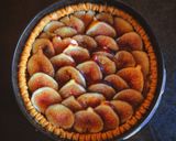 Foto del passaggio 12 della ricetta Crostata di fichi alle noci di macadamia