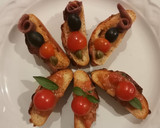 Foto del paso 9 de la receta: Bruschetta de pasta de aceitunas y crostini de tomate