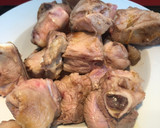 Foto del paso 3 de la receta: Cordero guisado en olla express