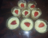 Foto del paso 4 de la receta: Semifrío de cuajada de limón con base de almendrados y fresas
