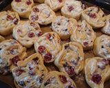 Habos, csokis, meggyes csiga recept fázis 22 fotója