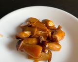 Hình bước làm 3 của món Nấm kho gừng