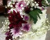 A picture of step 8 of Double tier floral cream cake.