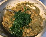 Une image de l'étape 6 de Gratin « skull » au cresson, fanes de radis, haricots blancs, herbes et épices.
