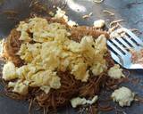 ผัดเส้นก๊วยเตี๋ยวแบบอีสานกับหมูทอดกระเทียม วิธีทำสูตร 10 รูป