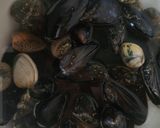 A picture of step 1 of Strozzapreti ai frutti di mare.