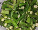 A picture of step 5 of Bhindi Gosht (okra).
