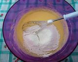 A picture of step 2 of Easter Cupcakes.