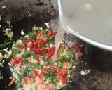 Foto langkah ke 4 dari resep Ayam Daun Jeruk.