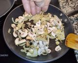 Foto del paso 4 de la receta: Emperador con cebolla caramelizada, champiñones rodajas de tomate con un toque de vino blanco
