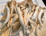 Hình bước làm 1 của món Gỏi cuốn uyên ương