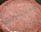 A picture of step 2 of Chocolate cake with thick sauce.