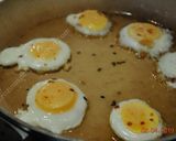 A picture of step 5 of Frozen Fried Egg  نیمرو با تخم مرغ یخ زده.