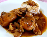 Foto del paso 5 de la receta: Muslitos de pollo en salsa con setas y canela