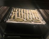 Medvehagymás sajtosrúd recept fázis 5 fotója