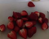 Foto langkah ke 5 dari resep Strawberry Panna Cotta.