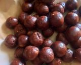 A picture of step 2 of Chocoballs in just 3 minutes.