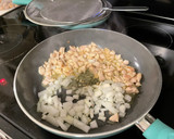 Foto del paso 4 de la receta: Tarta de pollo y espinaca súper cremosa (masa casera!)