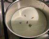 Une image de l'étape 2 de Riz au lait, épices et fruits secs.