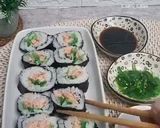 Foto langkah ke 4 dari resep Salmon Wakame Roll.