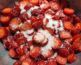 Foto langkah ke 2 dari resep Selai Strawberry Homemade 🍓.
