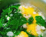 Foto langkah ke 4 dari resep Sayur Bayam Bening Jagung Manis.