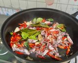 Foto langkah ke 5 dari resep Tumis kulit melinjo cumi pete.