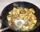 Foto del paso 5 de la receta Alcachofas con gambas peladas y piñones