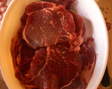 Foto del paso 1 de la receta: Bifes a la criolla