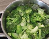 Foto del paso 1 de la receta: Brócoli con salchichas y patata