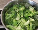 Foto del paso 1 de la receta: Brócoli con salchichas y patata