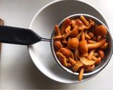 Foto del paso 5 de la receta: Noodles de huevo al estilo oriental, con setas namiko, para vegetarianos