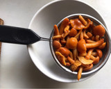 Foto del paso 5 de la receta: Noodles de huevo al estilo oriental, con setas namiko, para vegetarianos