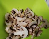 Foto langkah ke 1 dari resep Creamy Mushroom Sauce.