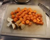 Foto del paso 3 de la receta: Corazones e hígados de pollo al wok