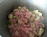Foto del paso 4 de la receta: Pollo salteado con panceta, verduras y arroz