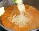 Foto langkah ke 2 dari resep Mie Instan Berkuah Bumbu Spesial.