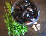 Foto del passaggio 1 della ricetta Bavette con le cozze in bianco