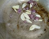 Foto langkah ke 2 dari resep Tumis Buncis, Kol Ungu, Jagung, dan Wortel.