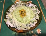 Une image de l'étape 7 de Salade iceberg,carottes jaunes,concombre et spiruline.