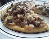 Foto del paso 16 de la receta: Pizza con masa de papa hecha en sartén...🤔🤨🙄🍕🧀🍳🌰🍆🧀🍕
