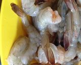 Foto langkah ke 1 dari resep Udang goreng mentega.