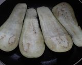 Foto del paso 2 de la receta: Berenjenas a la pizza...🤨🙄🤔🍕🍆🍅🧀🥓🍕