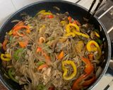 Hình bước làm 6 của món Miến xào bò kiểu Hàn - Japchae phiên bản siêu thịt 🥩🥩🥩