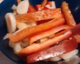 Foto del paso 2 de la receta: Muslos de pollo con pimentón y cebolla