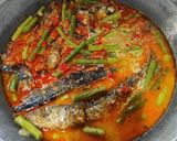 Foto langkah ke 4 dari resep Ikan Kembung Kuah Santan.