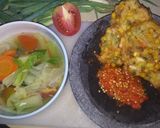 Foto langkah ke 5 dari resep Sayur Sop Sederhana dan Bakwan jagung.